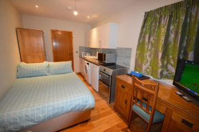 160 Westminster Way,Fab studio room